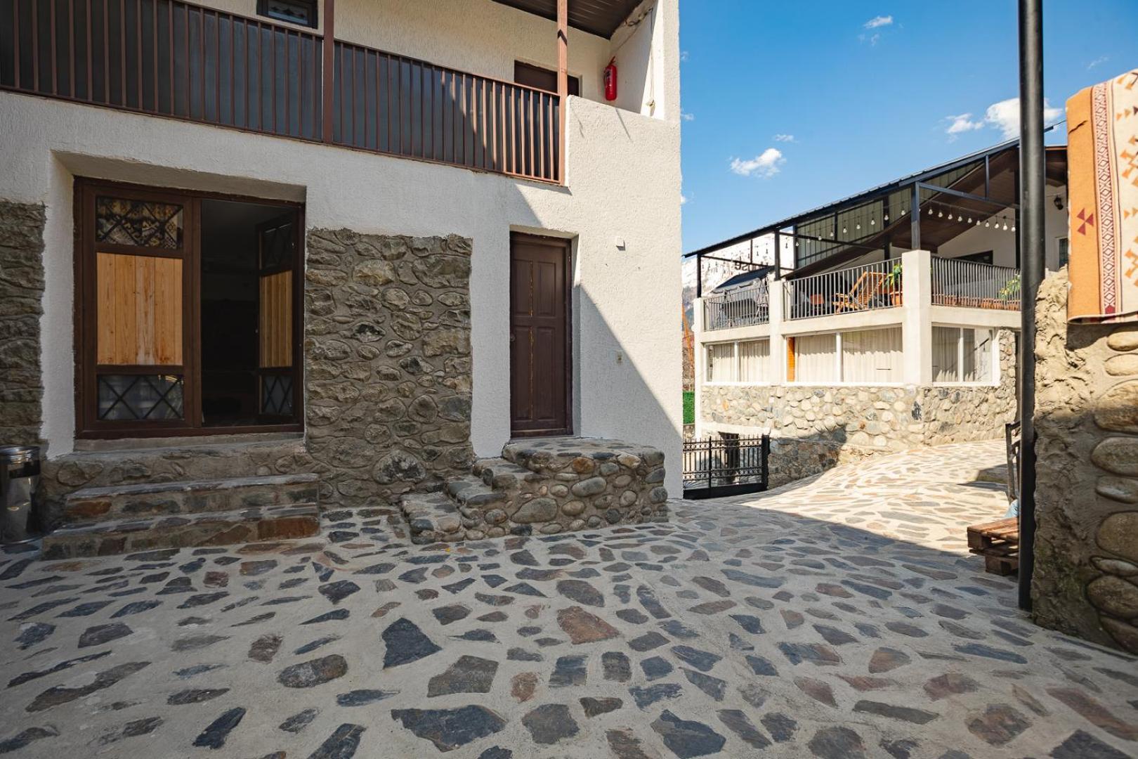 Guesthouse Of Manoni Ratiani Местія Екстер'єр фото